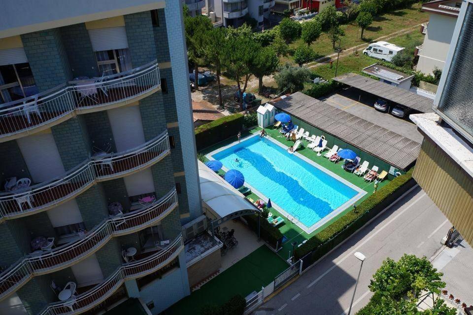Hotel Boston Alba Adriatica Exterior photo