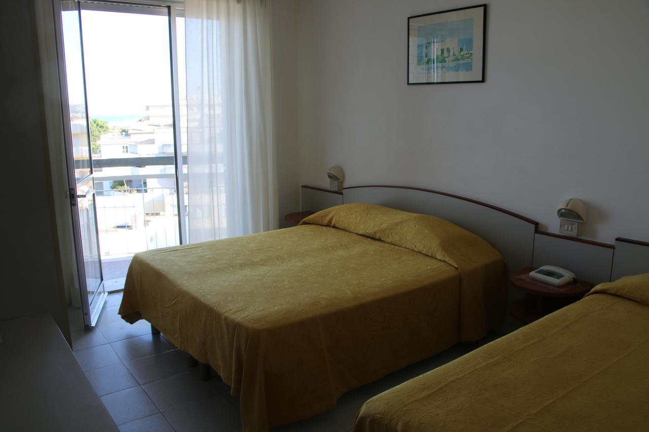 Hotel Boston Alba Adriatica Exterior photo