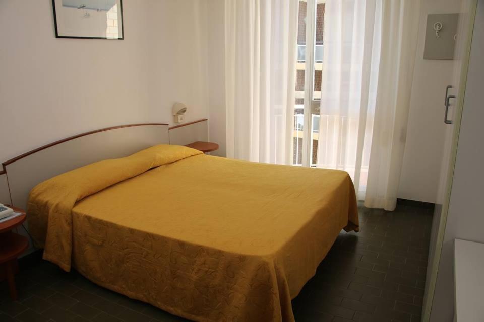 Hotel Boston Alba Adriatica Exterior photo